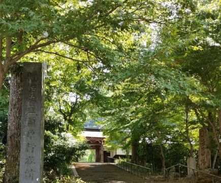 定勝寺の石段（須原宿）